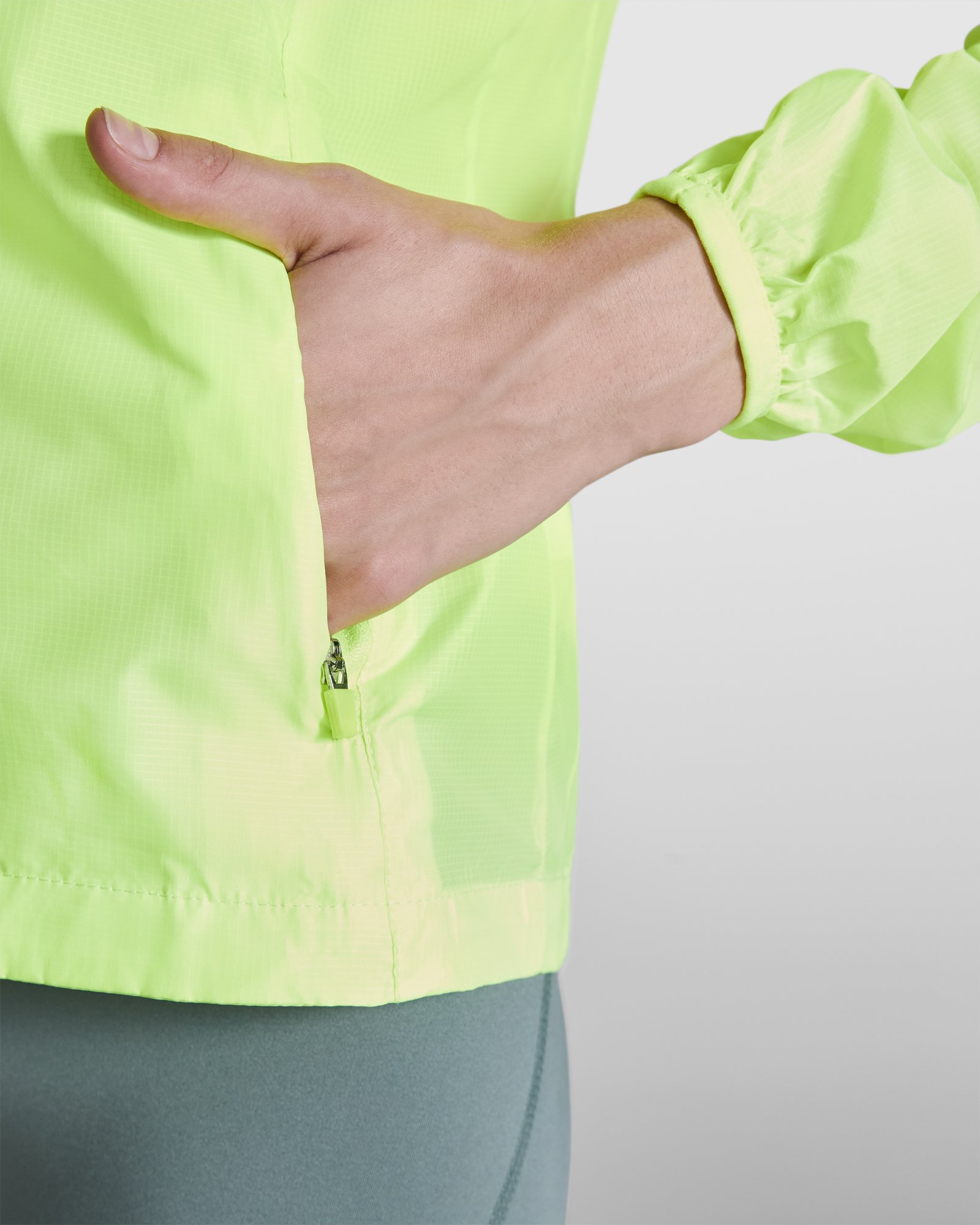 Chaqueta Cortavientos Técnica Entallada para Mujer (Roly Glasgow Woman CV5051) - Imagen 6
